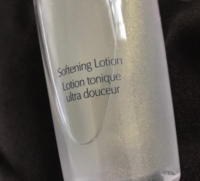 雅诗兰黛红石榴水，雅诗兰黛红石榴水滋润型和清爽型（雅诗兰黛常见的6款精华水）