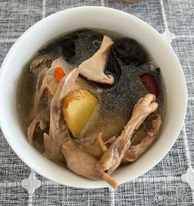 清炖鸽子汤 清炖鸽子汤的做法，清炖鸽子汤（教你怎么做清炖鸽子汤）