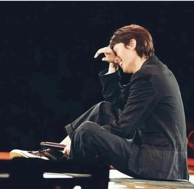 男亲女爱演员表，男亲女爱的演员（黄子华为何有资格成“香港男神”）