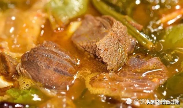 牛肉汤锅的做法和配料，牛肉汤锅的做法和配料视频窍门（云南最原汁原味的江湖火锅）