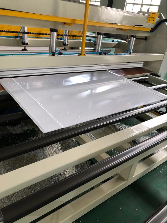 PP密度多少，pp的密度一般是多少kg/立方米（pp板的生产和介绍）