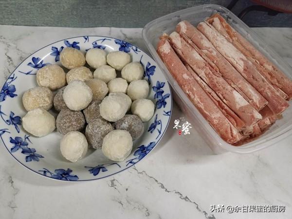 涮牛肉火锅的汤家常做法，食材不多也吃到嗨