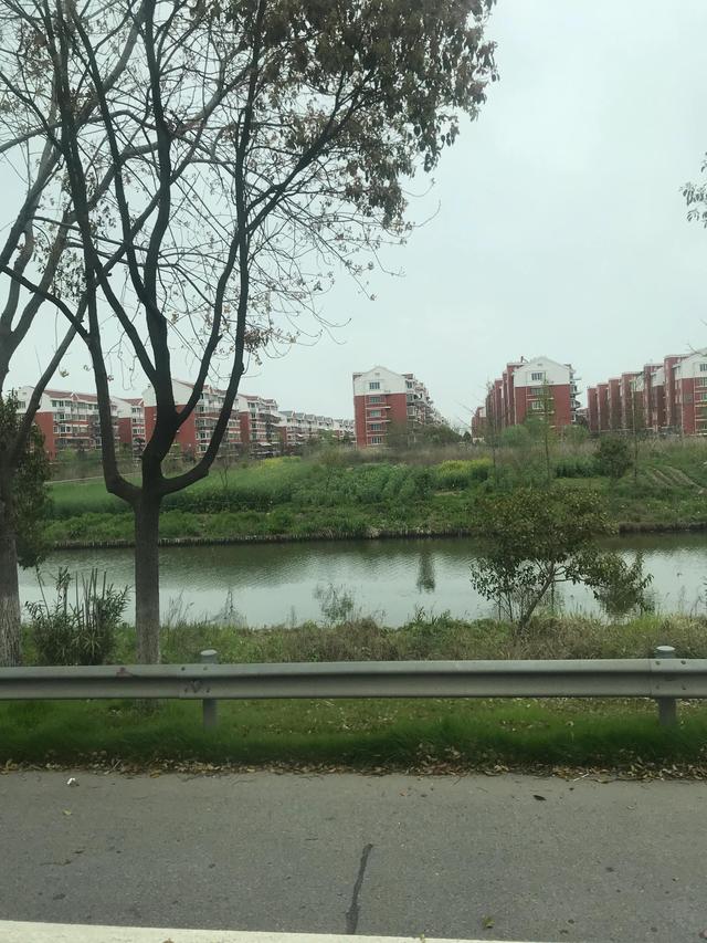 大学的散居和聚居是什么意思，大学中的聚居和散居是什么意思（话说农村散居与聚居的利与弊）