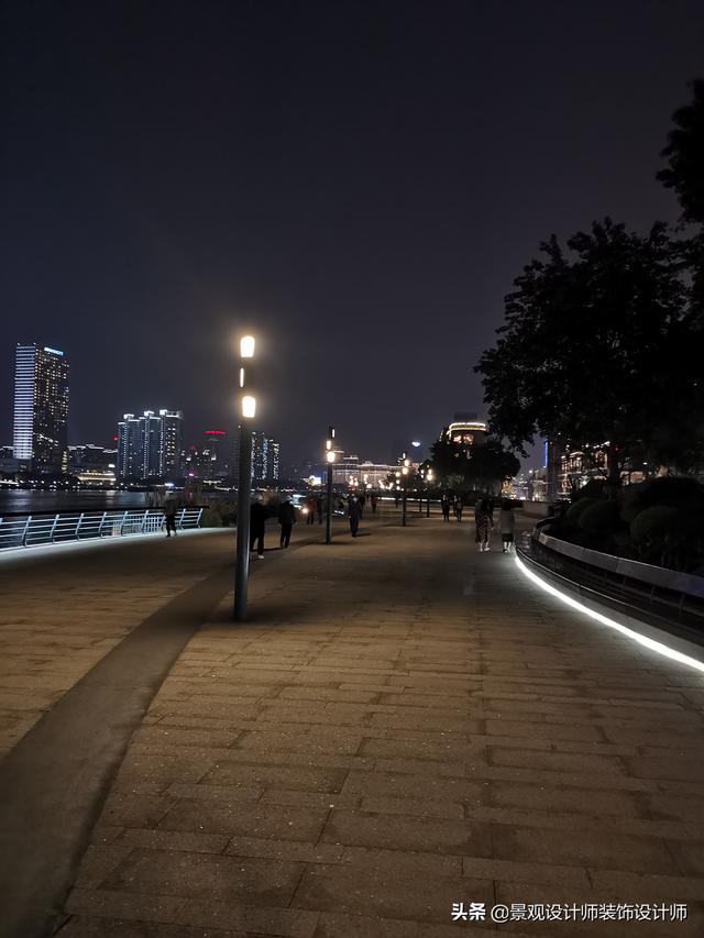 上海外滩夜景图片，外滩夜景美丽迷人让人流连忘返（上海市外滩夜景）