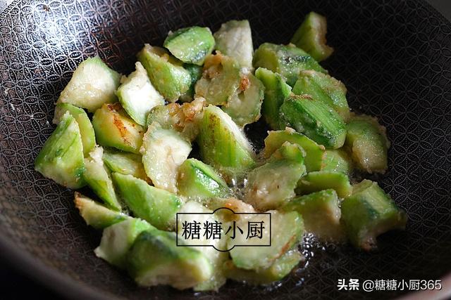 丝瓜炒豆腐怎么做好吃，超好吃的丝瓜炒豆腐做法（却比吃大鱼大肉更下饭）