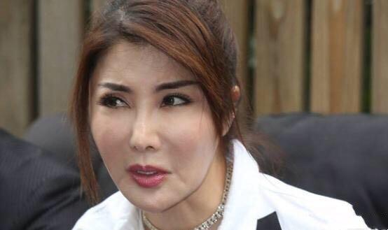 曾是杨紫琼接班人，如今直播翻跟头唱歌，52岁杨丽菁仍单身