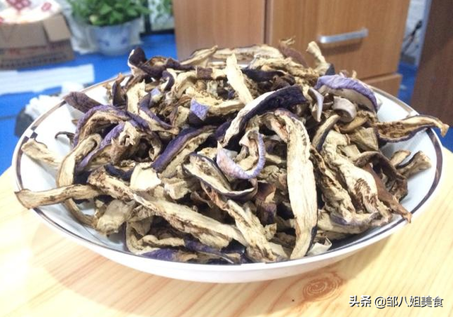 茄子幹怎麼做好吃,曬乾的茄子幹怎麼做好吃法(三伏天多曬些茄子幹)