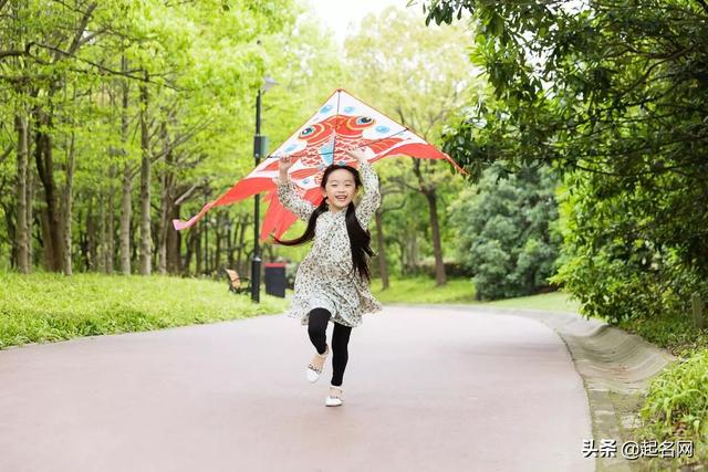 女孩名字三点水洋气有内涵的，女孩名字三点水洋气有内涵的姓冯的名字（甜到心坎的唯美女孩名）