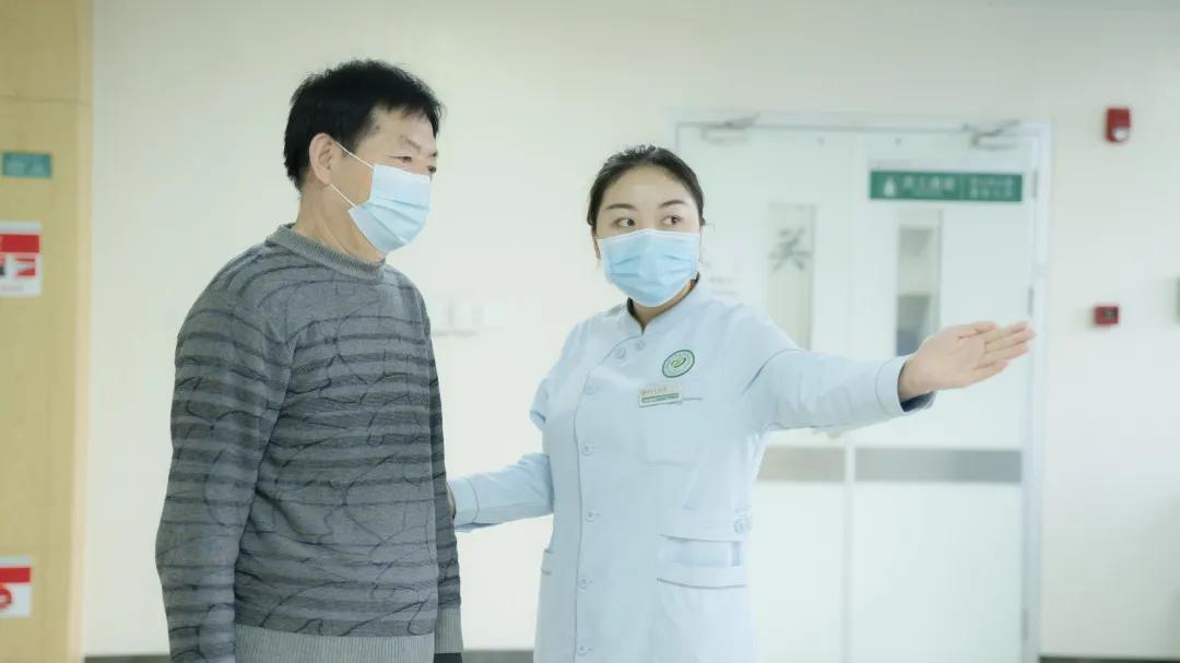 护士礼仪站姿有几种，护士礼仪站姿有几种图片（大兴护理的快和实之礼仪篇）