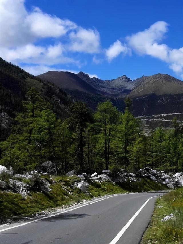 稻城在哪，亚丁稻城在哪（在稻城亚丁，满载一身春色而归）