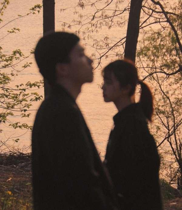 暗恋的句子不要太明显的，暗恋一个人的句子（学生时代那些关于暗恋的句子）