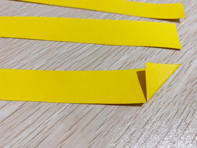 直升飞机怎么做，废物利用做飞机简单（让宝宝动手能力和好奇心兼得）