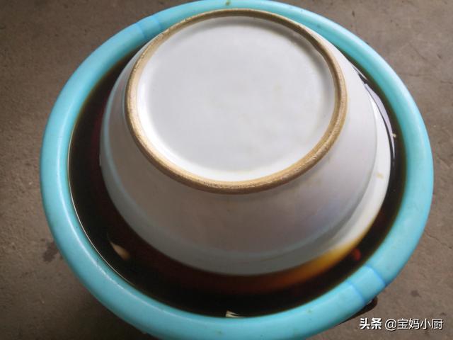 怎么样腌咸蒜好吃，自己动手腌咸蒜（实拍内蒙农村腌咸蒜）