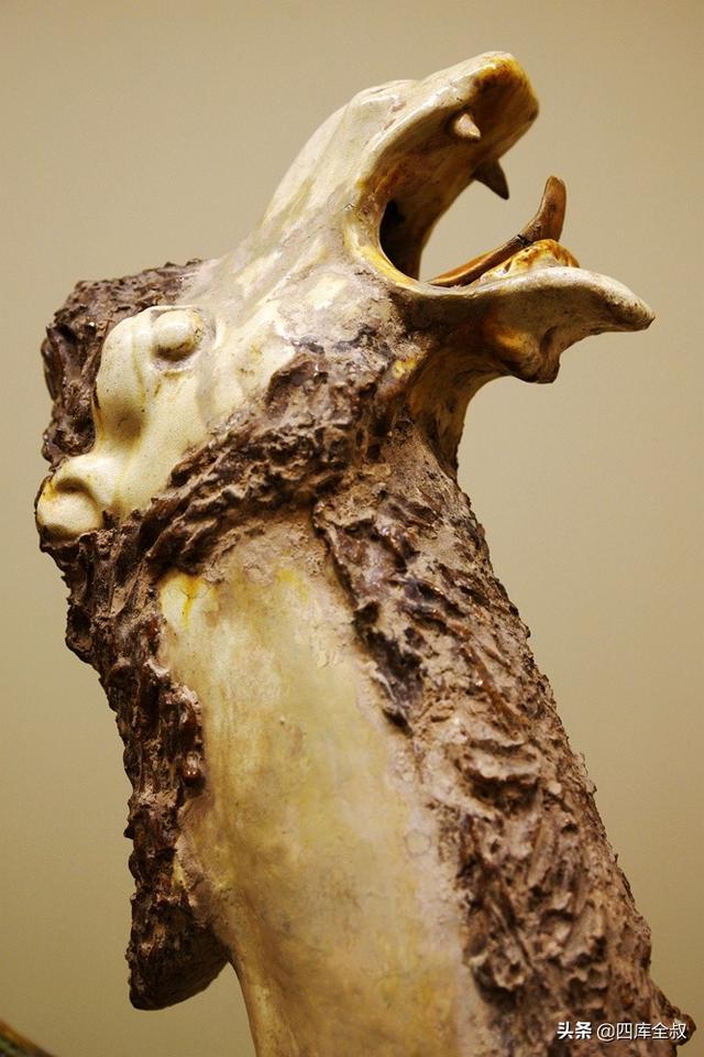 唐三彩是哪三彩，唐三彩有什么（西安、洛阳两地出土的唐三彩）