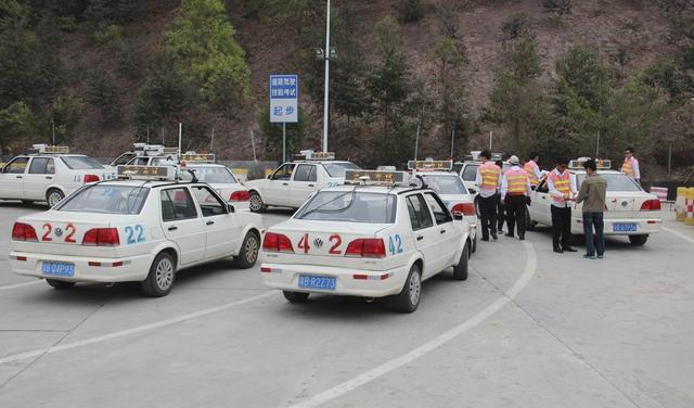 驾驶证怎么查询，机动车驾驶证怎么查询（驾驶证考试的分数在哪里查询）