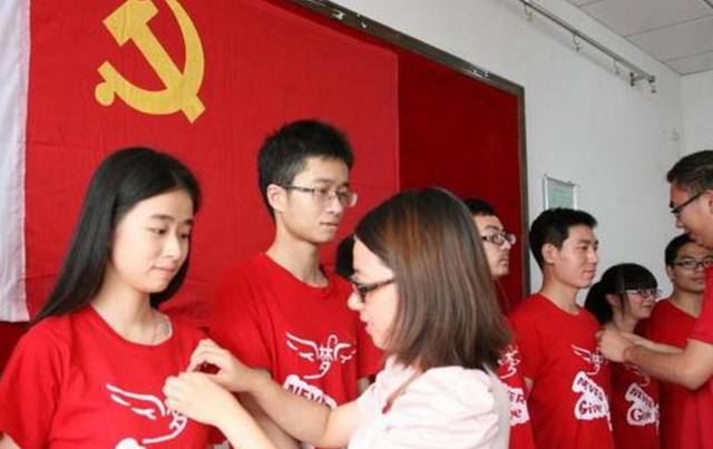 入党申请书抄袭后果，抓住机会在大学入党