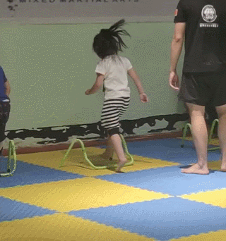 散打和自由搏击哪个更实用，自由搏击和散打哪个杀伤力大（搏击、武术、散打、跆拳道）