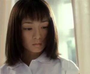 滨崎步左耳失聪，滨崎步为什么失聪了（曾经红遍亚洲的滨崎步）