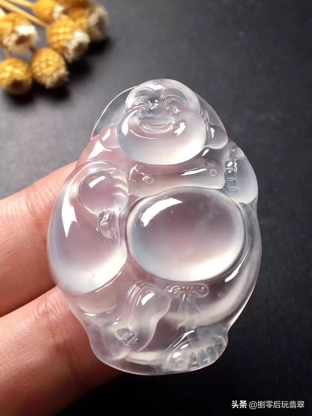 佛公佩戴注意事项，女士佩戴佛公需要注意什么（翡翠观音、佛公手势竟然有这讲究）