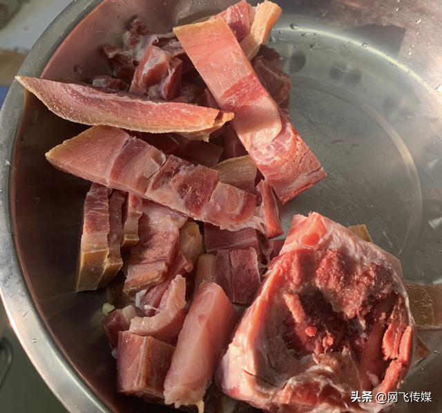 滋补老鸭汤，老鸭汤怎么炖（喝上一碗神清气爽）