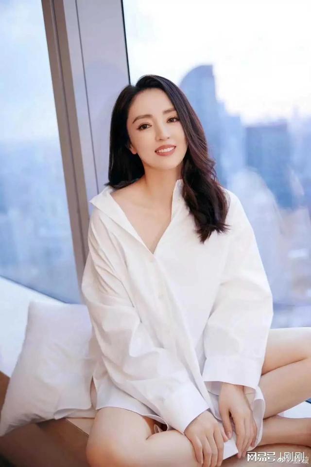 笑靥如花什么意思，笑靥如花怎么读（20位美女的笑脸就是答案）