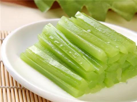 莴笋需要焯水吗，莴笋需要用水焯一下吗（莴笋最忌焯水和直接炒了）