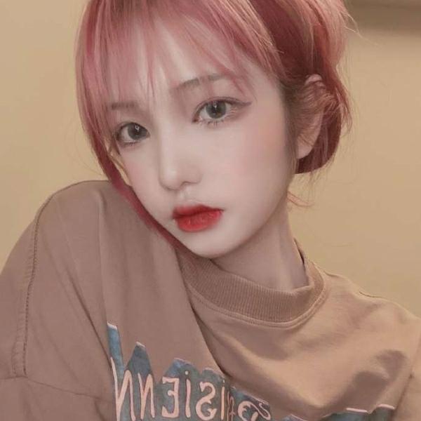 彩色头发妹妹可爱时尚，微信头像，彩色头发妹妹可爱时尚（看完图片我想染个彩虹头）