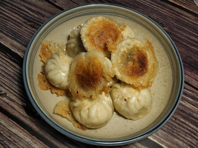 煎包怎么煎，煎包怎么煎才酥脆好吃（教你水煎包的正宗做法）