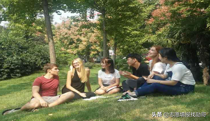 芜湖师范专科学校（不在省会城市的五所省属师范大学）