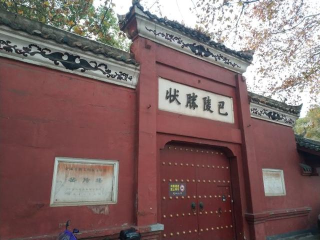 巴陵广场的雕塑是什么，巴陵广场主要景观（夕阳洞庭畔）