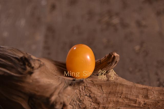 蜜蜡怎么盘玩，蜜蜡怎么盘玩（在盘玩过程中有什么禁忌）