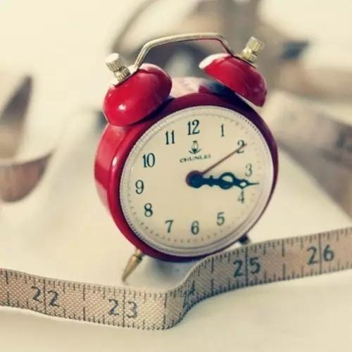 关于惜时的诗句，珍惜时间的古诗十首很优美（<关于惜时的诗词>）