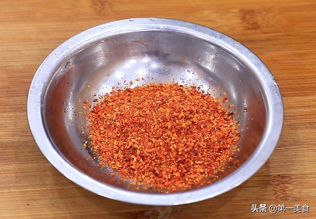 油泼面的家常做法，家常油泼面的做法（厨师长教你油泼面做法）