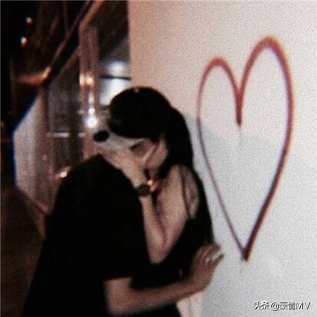 qq情侣接吻头像，qq唯美接吻情侣头像微信（情侣亲亲朋友圈图片素材）