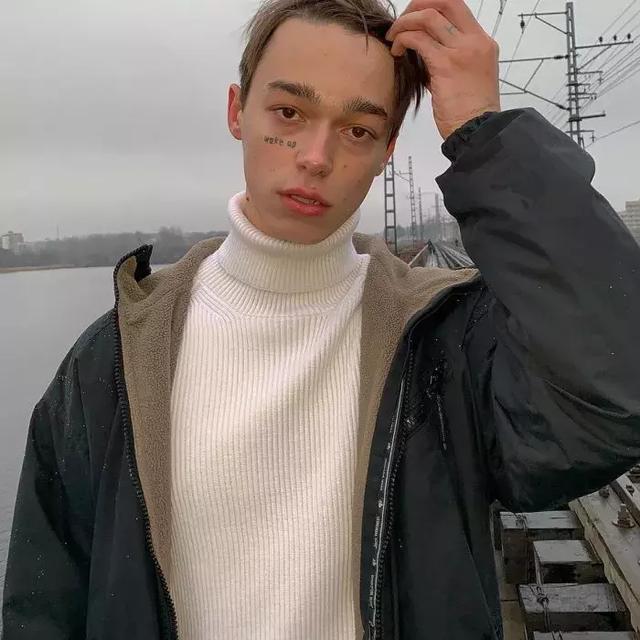 纹身男头像微信，纹身男头像（Trautvein脸上有Wake）