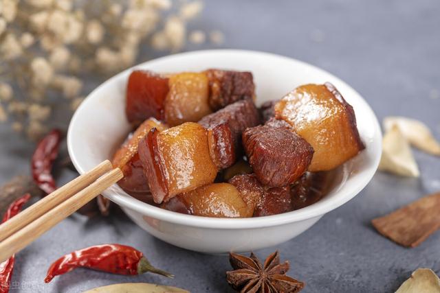 湿气重尽量六不吃，湿气重的人应该少吃哪些食物（饮食“4少5多”）