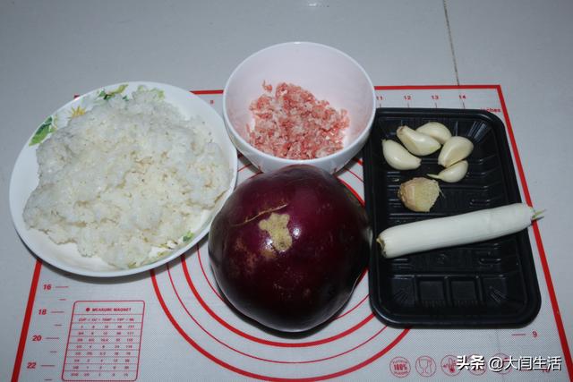 茄子炒饭怎么做，炒茄子拌面条的家常做法（做一盘咸鲜实惠炒饭）