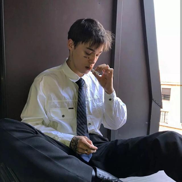 喜欢一个人的心情，心情语录喜欢一个人的（心情是藏不住的。）
