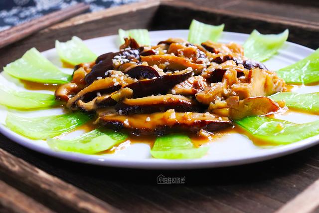 香菇需要焯水吗，新鲜的香菇需要焯水吗（香菇千万不能焯水）