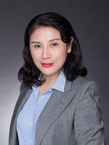 高级合伙人律师（辞去警察公职出国深造）