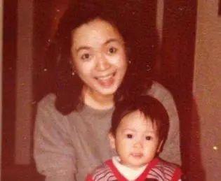 侯佩岑怎么读，上面一个山下面一个今怎么读（周杰伦与侯佩岑一见钟情）