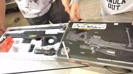 自制钢珠驽弓过程，自制玩具弩的方法（钢珠、弓弩、氢气球、仿真玩具枪）