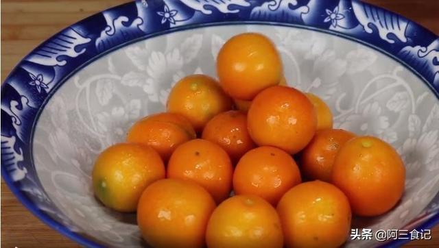 金钱桔要怎么吃，金钱桔子怎么吃（金桔这样吃太厉害了）