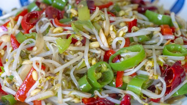 豆芽炒多久能熟，炒豆芽做法（在家发豆芽原来这么简单）