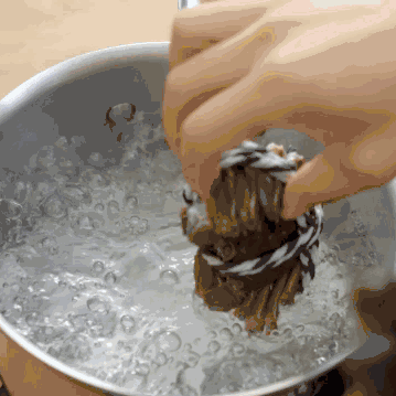 水煮大闸蟹的做法，怎样水煮大闸蟹（为什么蒸蟹要比煮蟹更受人欢迎）
