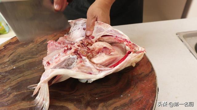 鱼头怎么做好吃，这才是“清蒸鱼头”最好吃的做法（鱼头怎么做好吃又简单视频）