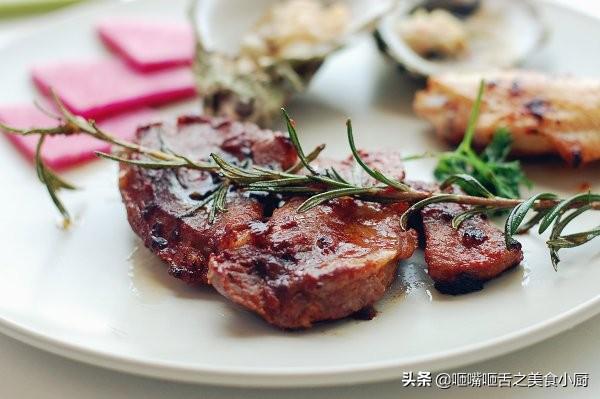 黑椒牛扒做法教程，黑椒牛排做法教程（鲜嫩多汁的黑椒牛排在家就能自己做）