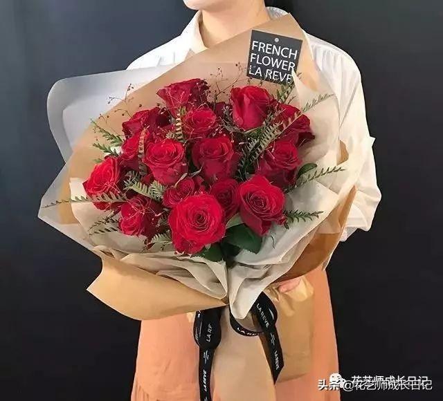 玫瑰花的寓意和花语，香槟色玫瑰（香槟色玫瑰代表什么）