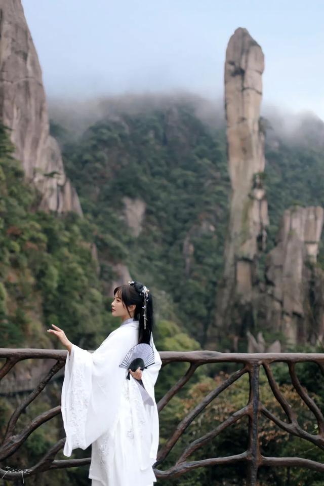 江西三清山风景区，三清山是几A级风景区（小雨初歇的江西三清山）