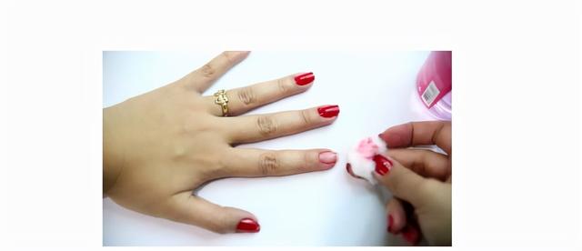 指甲油怎么洗掉小窍门不用卸甲水，如何把指甲油卸掉（卸不干净就会对指甲造成一定的伤害）